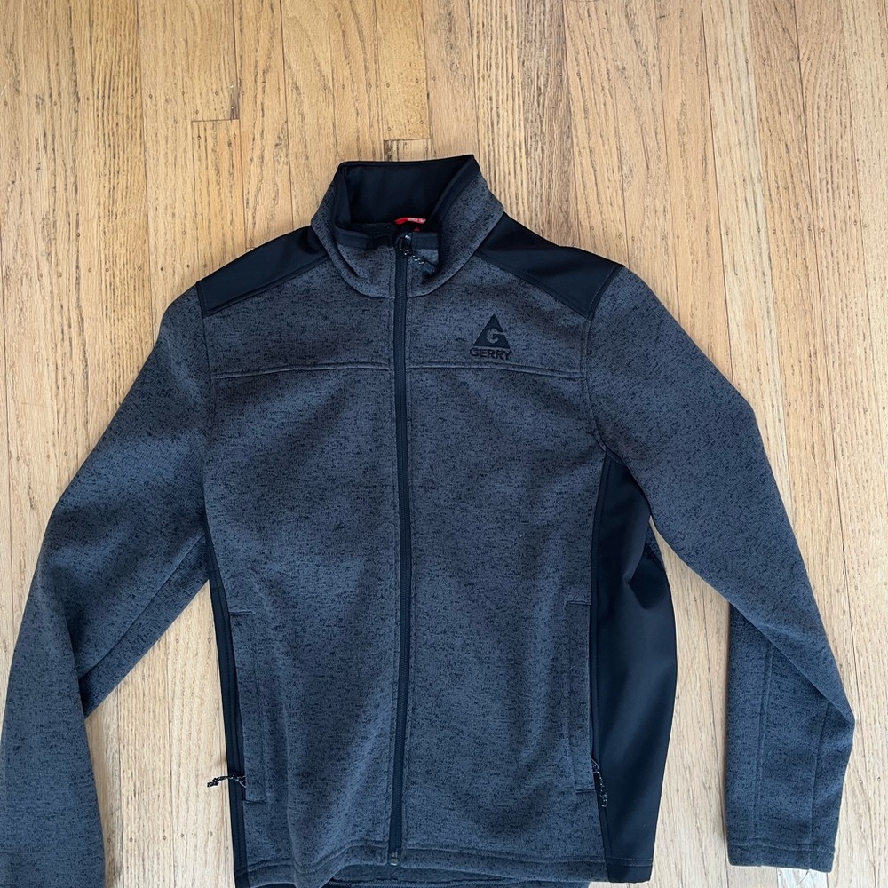 Gerry mens fleece jacket. It’s like new.